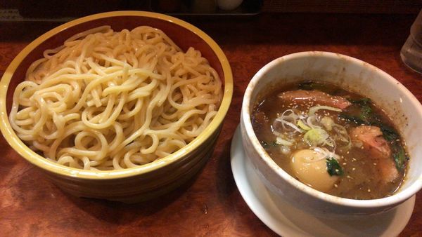 「冷つけ麺 大盛+半熟味玉」@つけ麺 目黒屋の写真