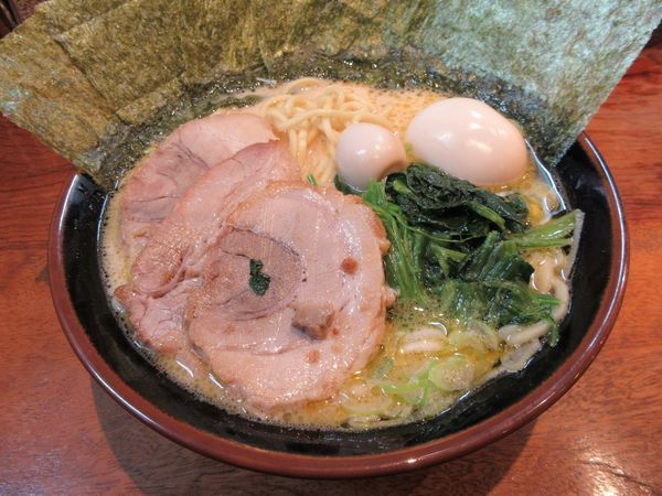 「たくみラーメン・醤油（９８０円）」@横浜家系ラーメン たくみ家 桜土浦インター店の写真