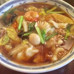 広東メン 杏仁豆腐 ウーロン茶付き ¥950