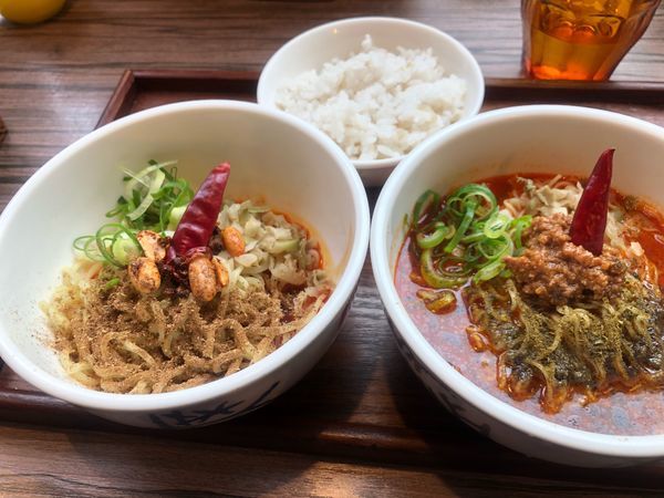 「ハーフ&ハーフ 青鬼、汁なし」@Hong Kong Dining 香家 エソラ池袋店の写真