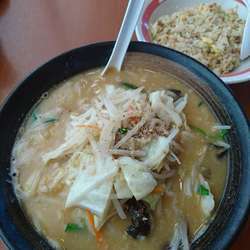 味噌野菜らーめん 半チャーハンランチ 907円