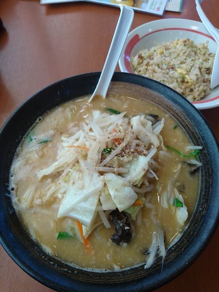 「味噌野菜らーめん 半チャーハンランチ 907円」@幸楽苑 深谷東方町店の写真