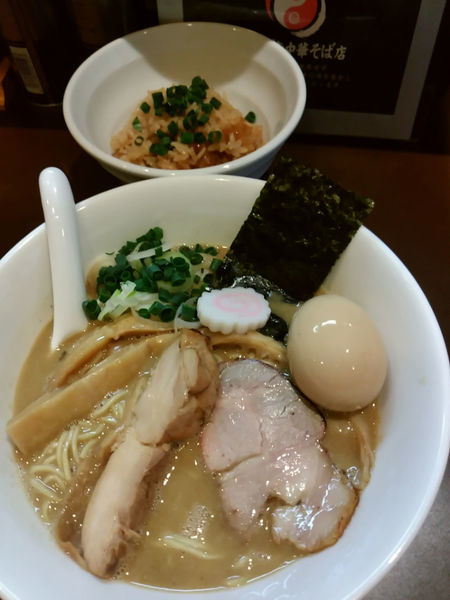 「コクアジにぼしそば＋炊き込みご飯セット1000円」@おおぜき中華そば店の写真