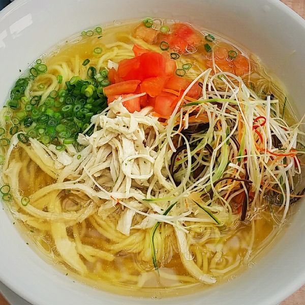 「【期間限定】つくば鶏と彩り野菜の旨塩湯麺 1,300円」@中国料理 桃鹿楼の写真