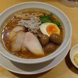 味噌そば（880円）＋うずら3個（100円）＋刻みニンニク