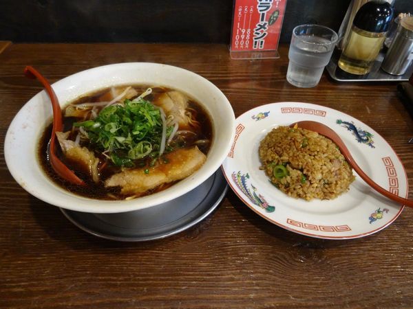 「中華そば(並盛)　焼きメシ(小盛)  700＋310円」@マトヤ中華 盛岡駅前店の写真