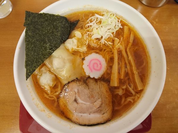 「いかくちワンタン麺（白しょう油）＋大盛＋辛味（獄辛）」@らーめん我礫の写真