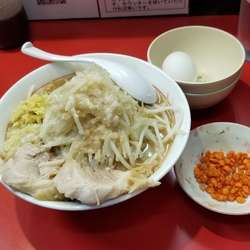 ラーメン(麺少な目、野菜少な目、ニンニクショウガアブラ、辛アゲ別
