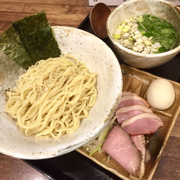 「【平日限定】鴨出汁つけ麺890＋特製200＝￥1090」@麺屋 葵の写真