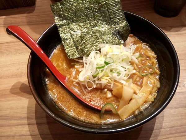 「らー麺-赤味噌(ハーフ麺)550円」@麺屋 開高 新千歳空港店の写真