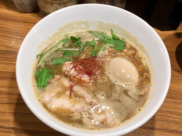 「スパイシーグリーンカレーラーメン【期間限定】+味玉」@横浜家系ラーメン 壱角家 日吉店の写真