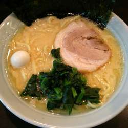 ラーメン並（醤油）＋小ライス　630＋100円