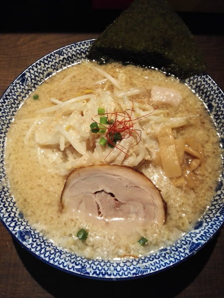 「醤油ラーメン特盛　油多め」@麺屋 しゃがら 新潟駅店の写真