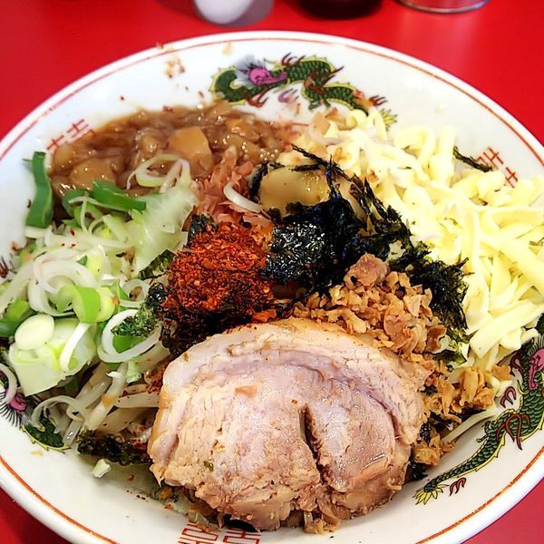 「汁なし（全マシ）＋チーズ」@ラーメン英二の写真