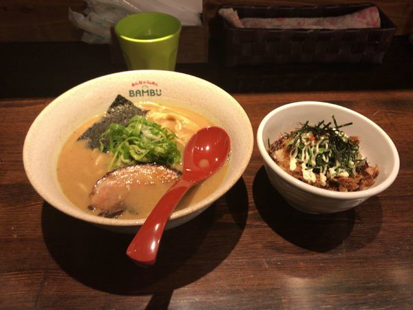「醤油らぁめん 760円 チャーシュー丼ミニ250円」@みんなのらぁめんバンブーの写真