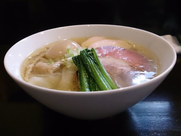 「塩特製らぁ麺」@らぁ麺 すぎ本の写真