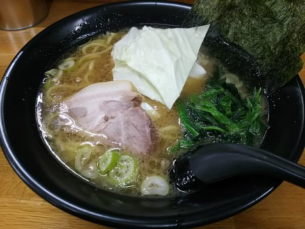 「とんこつ醤油ラーメン　※クーポンで５００円」@横浜ラーメン 萬年家の写真