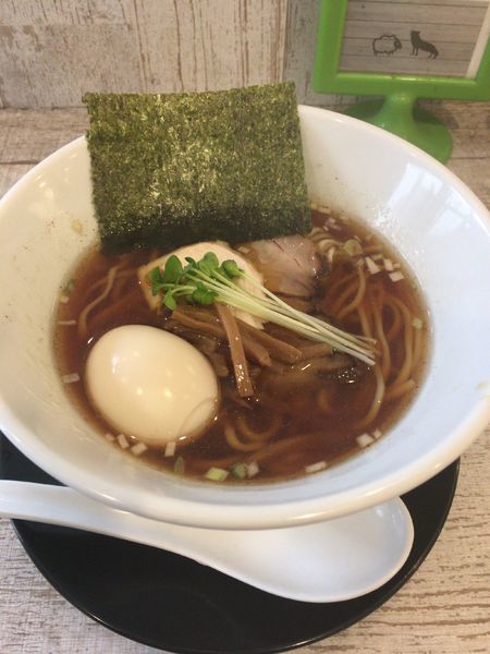 「味玉らーめん 830円(ランチタイム730円)」@らーめん 羊と狼の写真