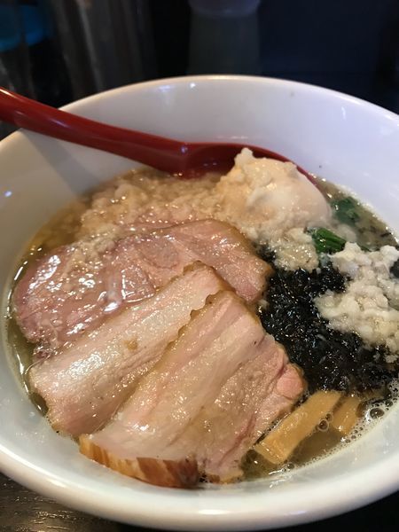 「限定 特製イカ煮干としじみ出汁背脂醤油らぁめん」@麺処 夏海の写真