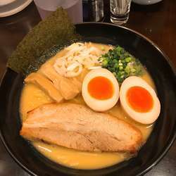 濃厚鶏らーめん 塩＋味玉