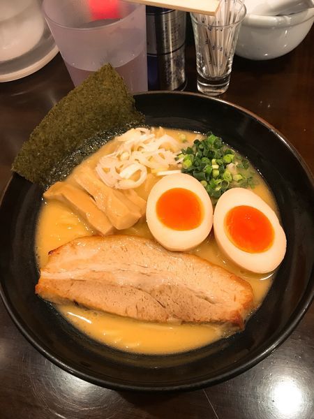 「濃厚鶏らーめん 塩＋味玉」@らーめんなが田の写真
