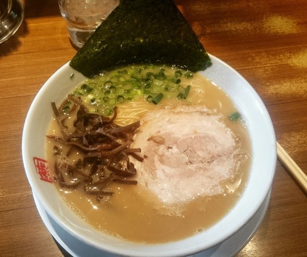 「らーめん(かため) 730円」@九州ラーメン つばめ軒の写真
