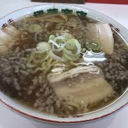 黒の中華そば 690円