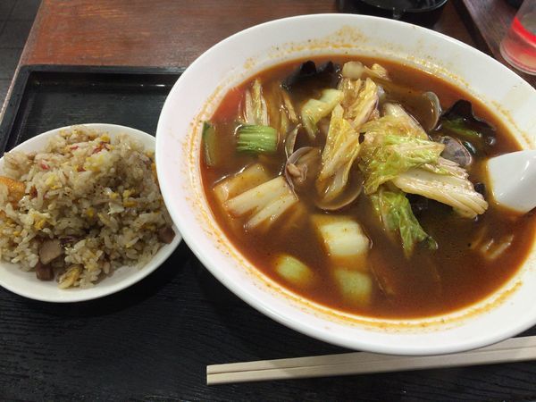 「サンラータンメン ¥800 炒飯サービス」@中華つばめの写真