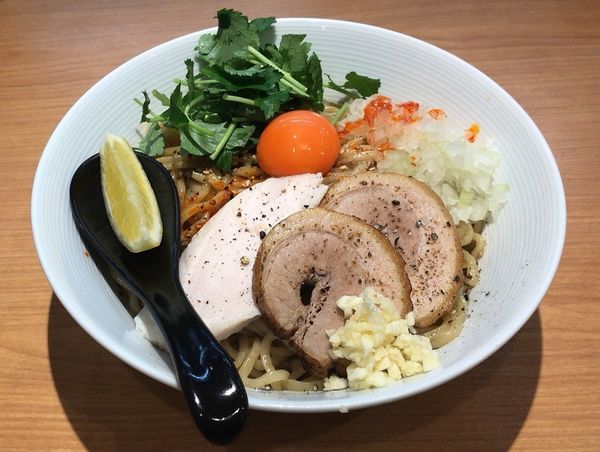 「まぜそば(鶏ベース)大盛＋ニンニク＋追い飯半ライス」@mojamojaの写真