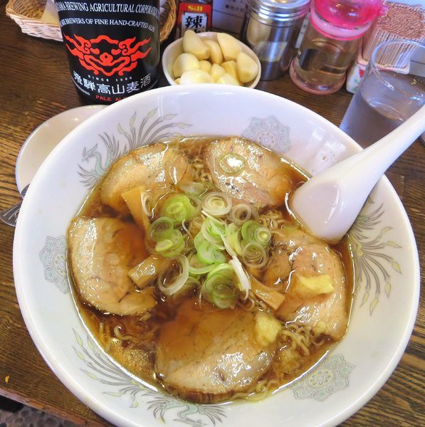 「チャーシューメン（900円）＋飛騨高山クラフト麦酒」@甚五郎らーめん 本店の写真