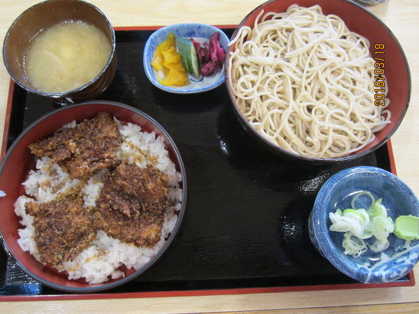 「かつ重セット１２００円」@柳屋の写真