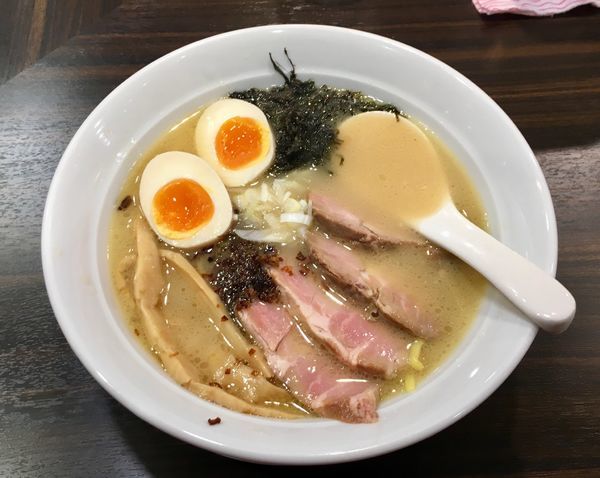 「味玉焼豚鶏白湯麺 1050円」@超濃厚鶏白湯ラーメン専門店 自家製麺 鶏ふじの写真