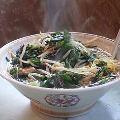 「ニラそば650円＋大盛100円」@中華料理 華正の写真