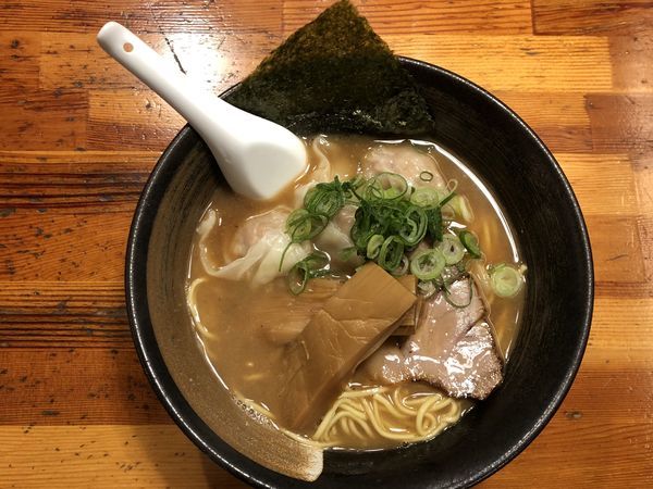 「濃厚魚介わんたんめん」@瞠 池袋店の写真
