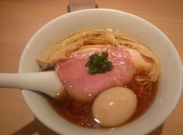 「特製醤油らぁ麺」@らぁ麺 はやし田 新宿本店の写真