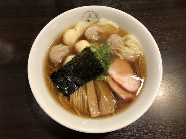 「黒だし特製ワンタン麺」@八雲の写真
