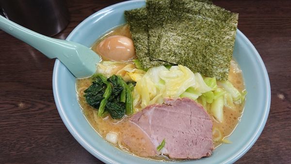 「キャベツラーメン(750円)中盛(100円)+味玉(100円」@とんぱた亭 片倉町店の写真