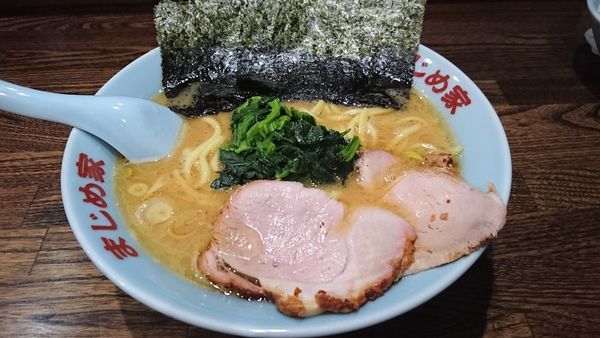 「ラーメン(並)＋ライス」@豚骨醤油ラーメン まじめ家の写真