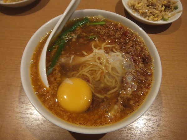 「玉子入り台湾ラーメン820円」@味仙 JR名古屋駅店の写真