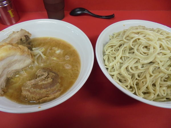 「大ラーメン豚入りニンニクつけ麺」@ラーメン二郎 茨城守谷店の写真