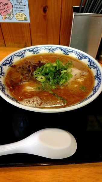 「黒ラーメン620円替え玉3個無料」@由丸製麺所の写真