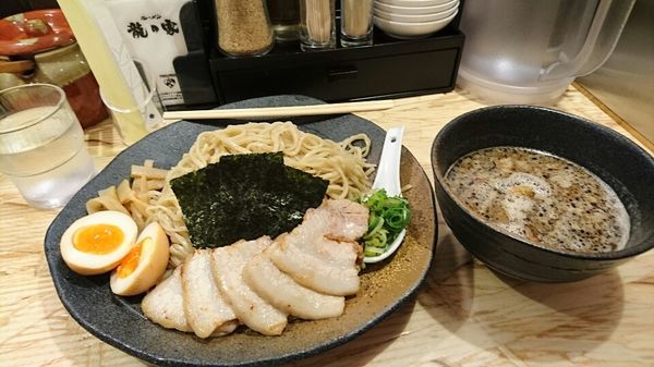 「つけ麺　もつ　スペシャル　＠１０５０円」@龍の家 新宿小滝橋通り店の写真