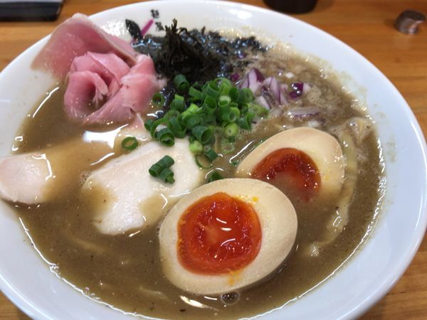 「煮干しの叫び　800円+味玉100円」@麺屋しん蔵の写真