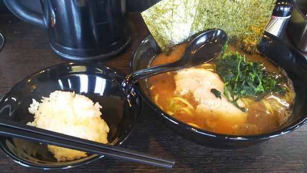 「らーめん（固め・濃め）+小ライス」@横浜家系らーめん 夢家の写真