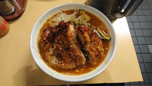 「あんかけDX(メガ唐付き)980」@旨辛ラーメン 表裏 市ヶ谷本店の写真