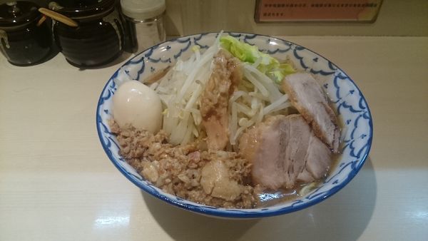 「味玉らーめん麺増し(ヤサイアブラ)￥９００」@らーめん 陸 尾山台店の写真