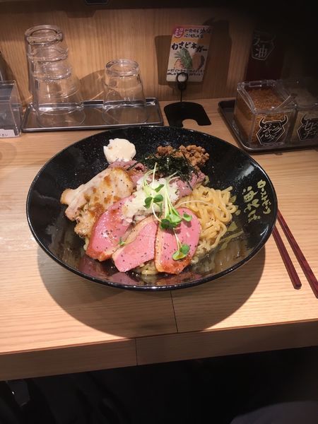 「油そば全部のせ1080円」@ローストビーフ油そば ビースト 東池袋店の写真