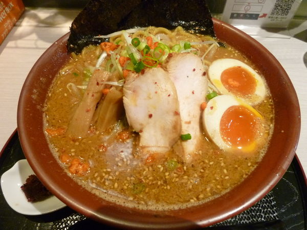 「濃コク赤みそ+味付玉子」@仙臺らーめん 味噌 三礎の写真