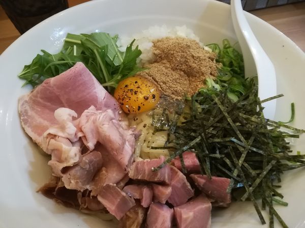 「塩まぜそば チャーシュー増し＋麺増し」@塩白湯らーめん ソラシオの写真