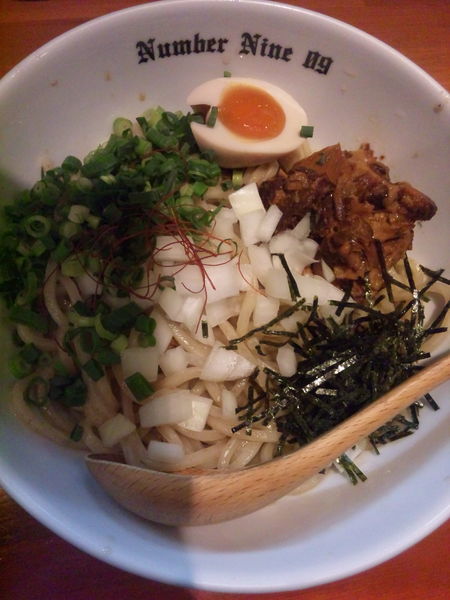 「煮干し油そば800円+小ご飯50円」@麺Dining Number Nine 09の写真